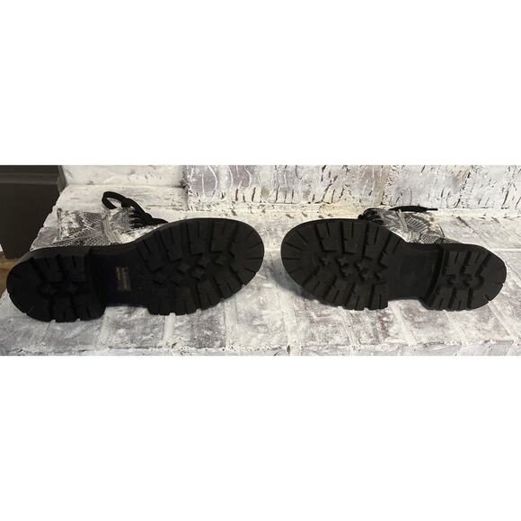 DV Dolce Vita Fume Women’s Chunky Platform Boots SZ 7.5 Snake Print Black White - Picture 7 of 10